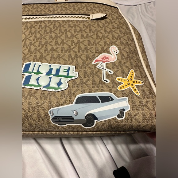 Michael Kors NWT large weekend travel bag. Beautiful Miami style bag so cute - Picture 5 of 16